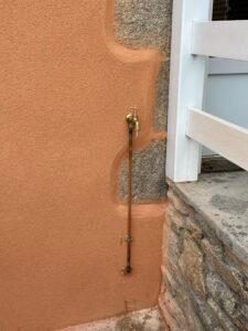 installation d’un robinet de puisage après enduit